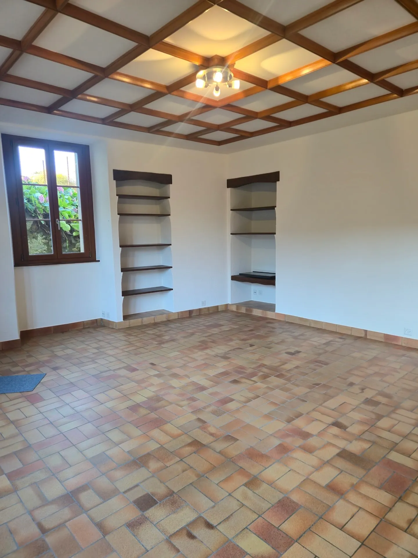Village house with courtyard and terraces in Bourdigny - Photo 4 of 23