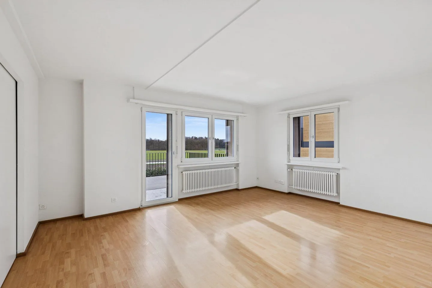 Appartamento soleggiato con grande terrazza e vista panoramica in posizione privilegiata - Foto 4 di 10