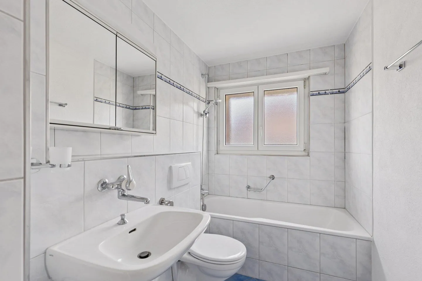 Appartamento soleggiato con grande terrazza e vista panoramica in posizione privilegiata - Foto 8 di 10
