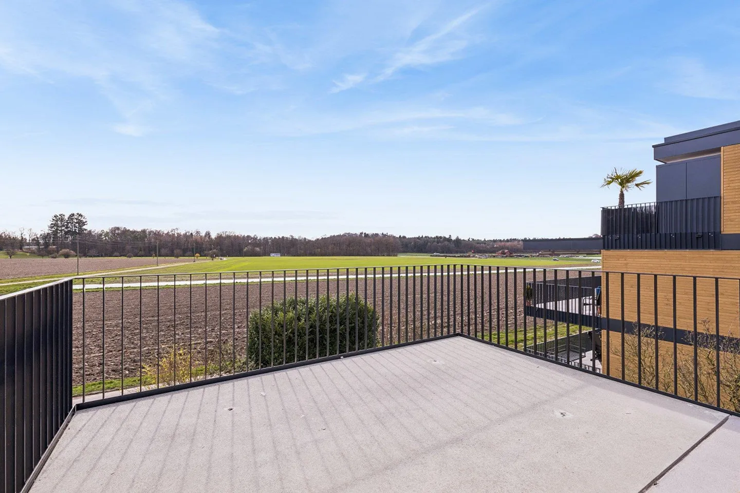 Appartamento soleggiato con grande terrazza e vista panoramica in posizione privilegiata - Foto 9 di 10