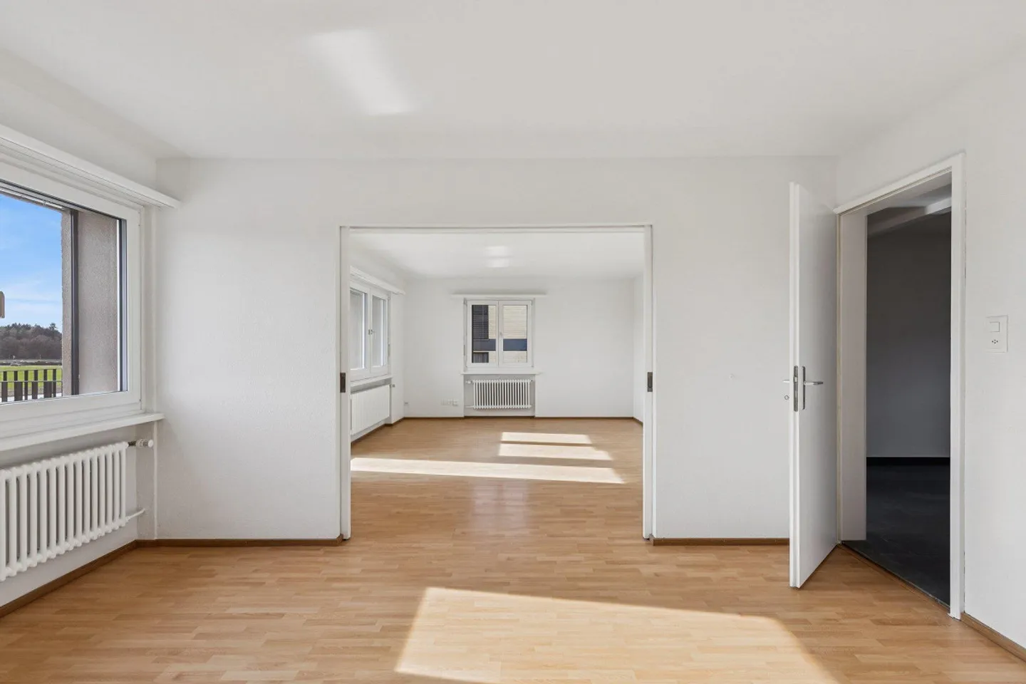 Appartamento soleggiato con grande terrazza e vista panoramica in posizione privilegiata - Foto 5 di 10