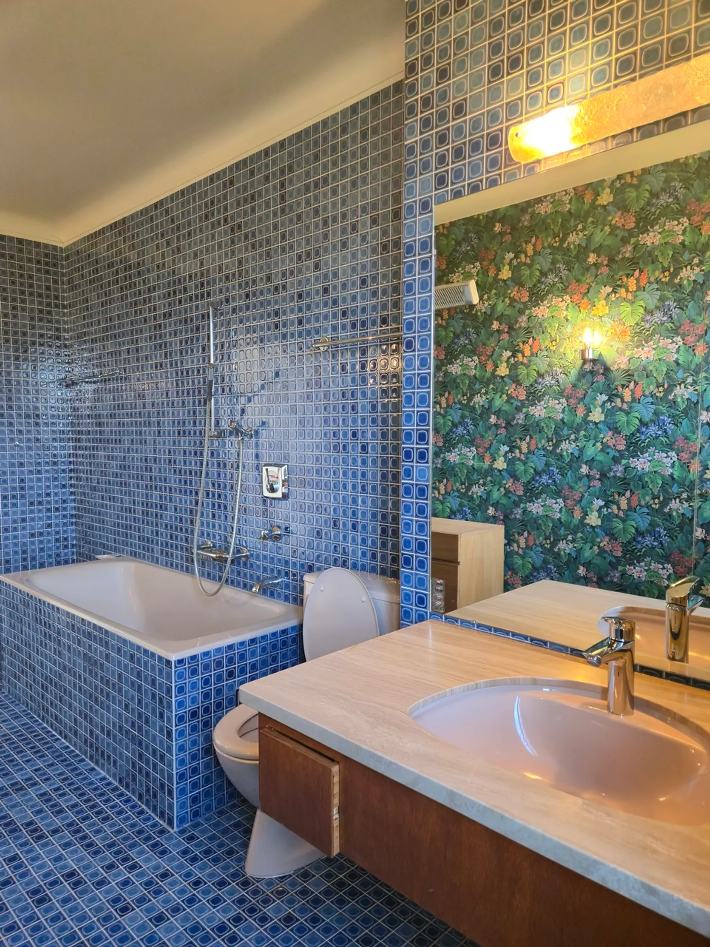 Village house with courtyard and terraces in Bourdigny - Photo 19 of 23