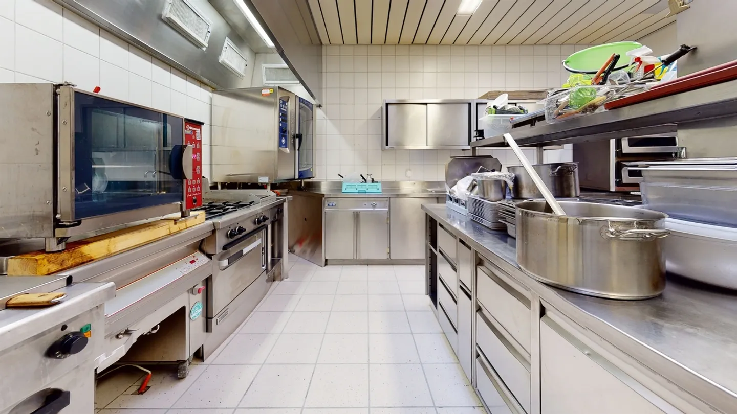 Qui troverai un ristorante un posto ideale con cortile. - Foto 10 di 12