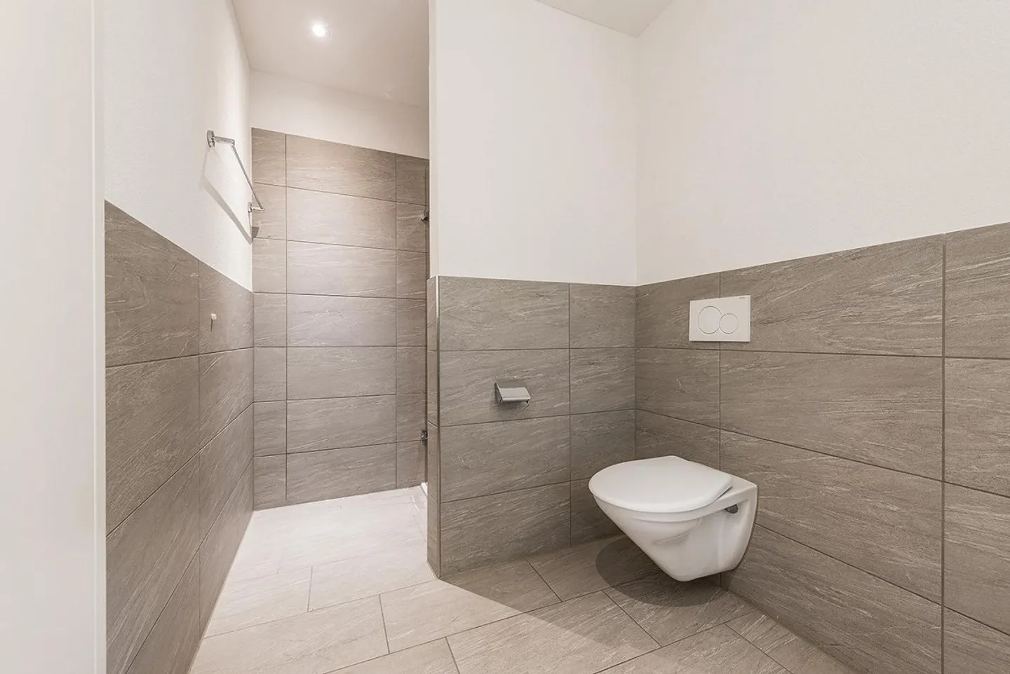 Appartement moderne de 2,5 pièces avec terrasse - Photo 4 sur 10