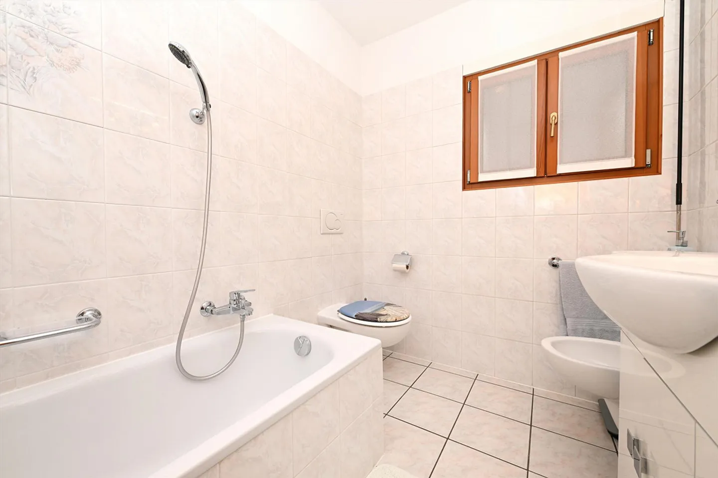 VENDESI CASA BIFAMILIARE GEMELLA CON TERRAZZA - Foto 8 di 16