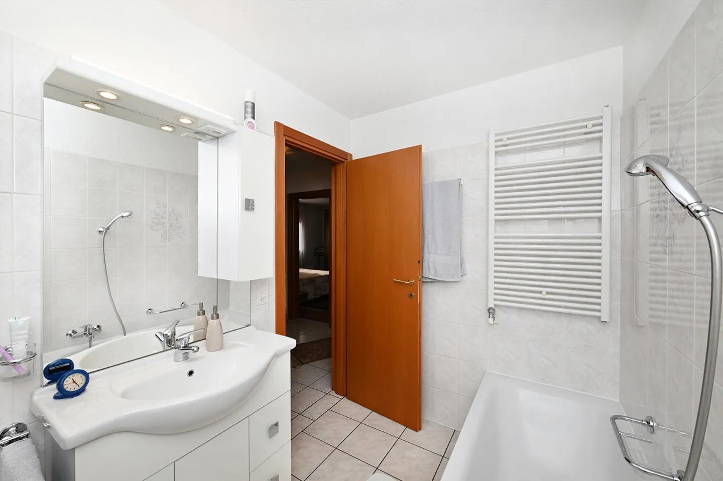 VENDESI CASA BIFAMILIARE GEMELLA CON TERRAZZA - Foto 9 di 16