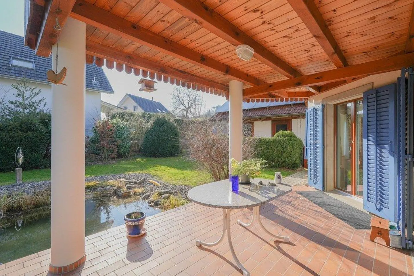 Spacious Single Family Home with 1112 m2 of Land and Outbuilding for Hobbies/Pets/Art - Photo 6 of 13