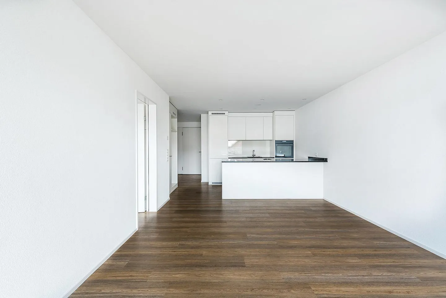Appartement moderne de 2,5 pièces avec terrasse - Photo 2 sur 10