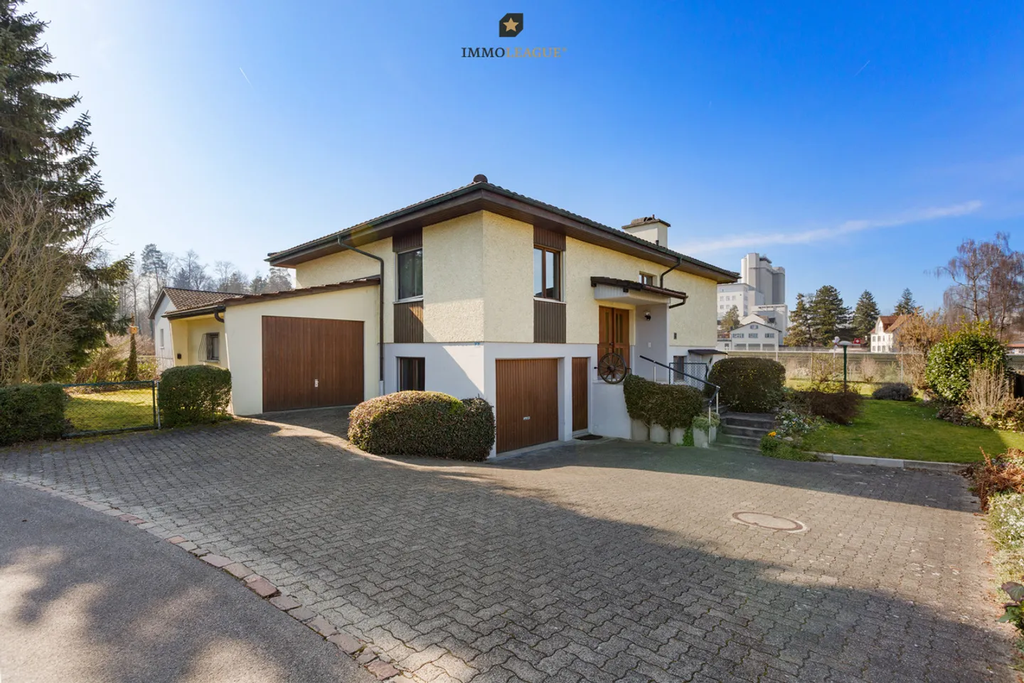 Detached single-family house with large grounds. - Photo 1 of 11