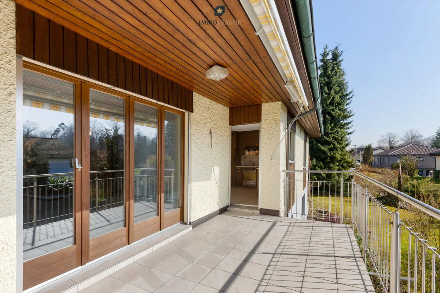 Detached single-family house with large grounds. - Photo 4 of 11