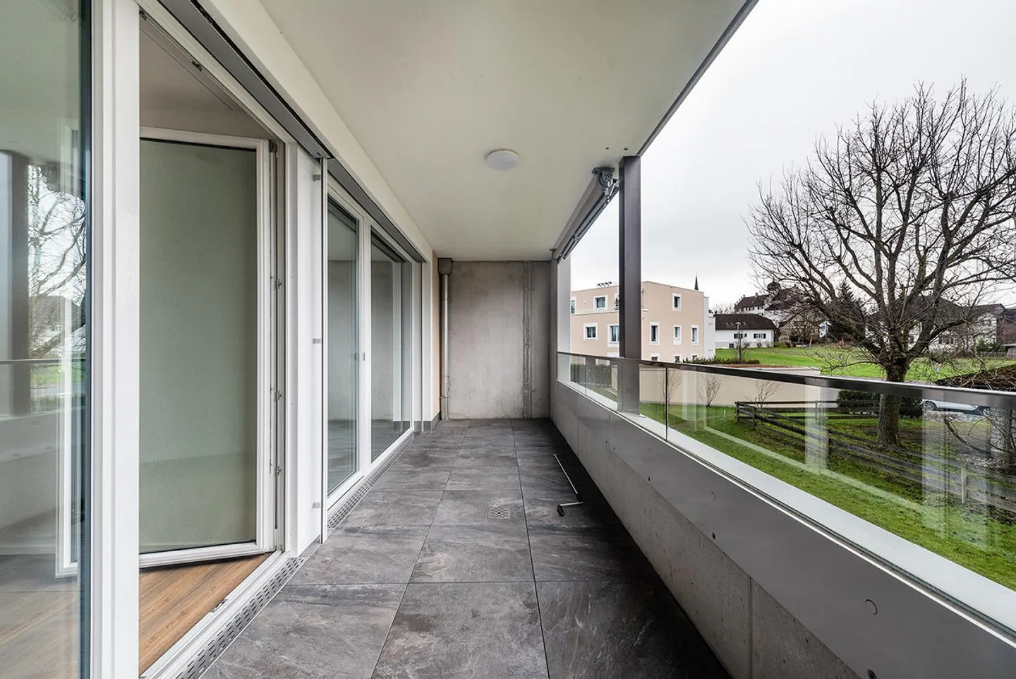 Appartement moderne de 2,5 pièces avec terrasse - Photo 9 sur 10