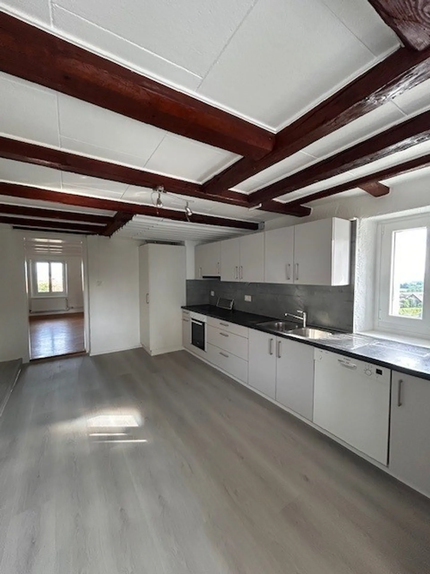 Charming duplex with 5.5 rooms - Photo 4 of 13