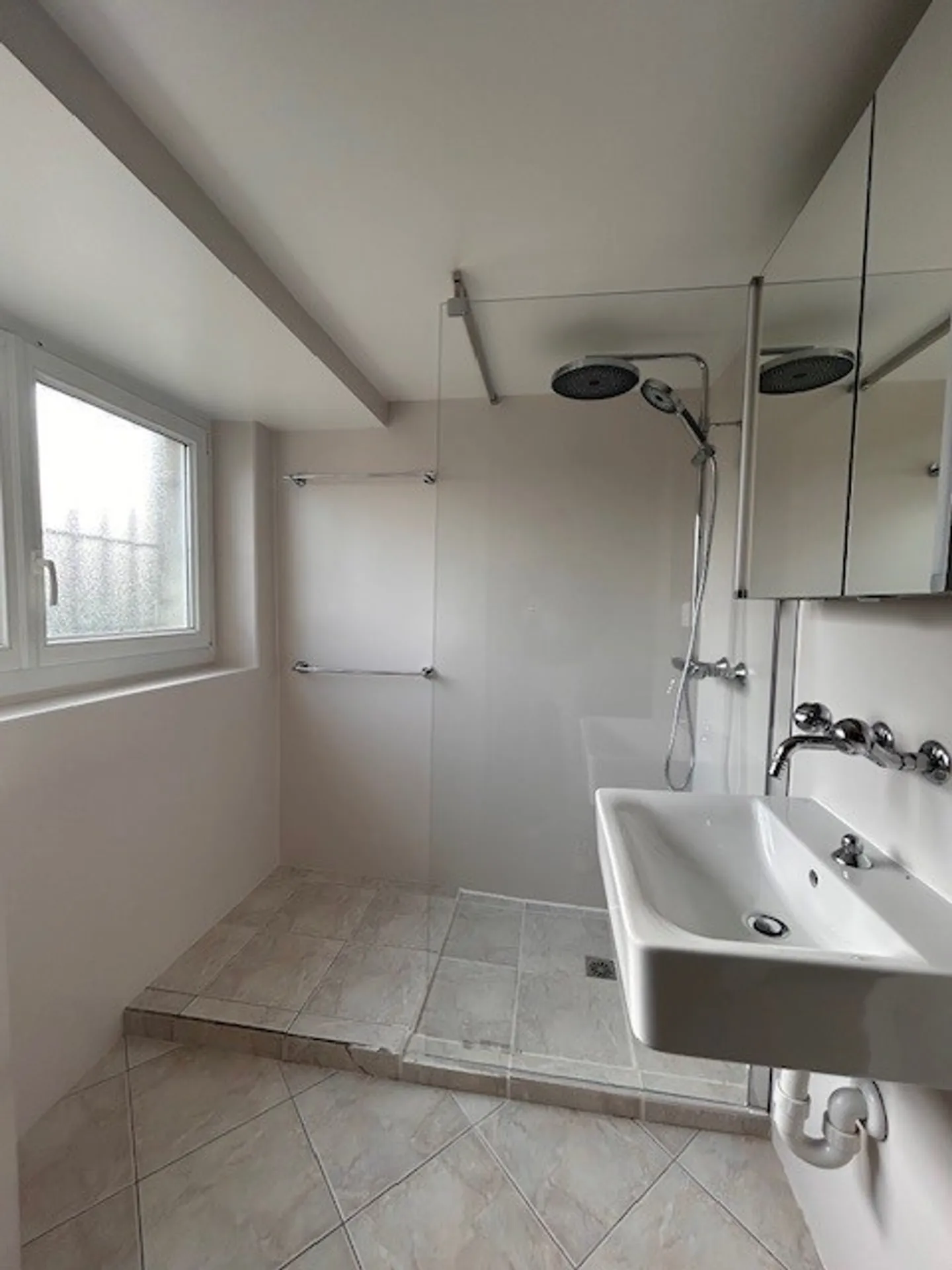 Charming duplex with 5.5 rooms - Photo 7 of 13