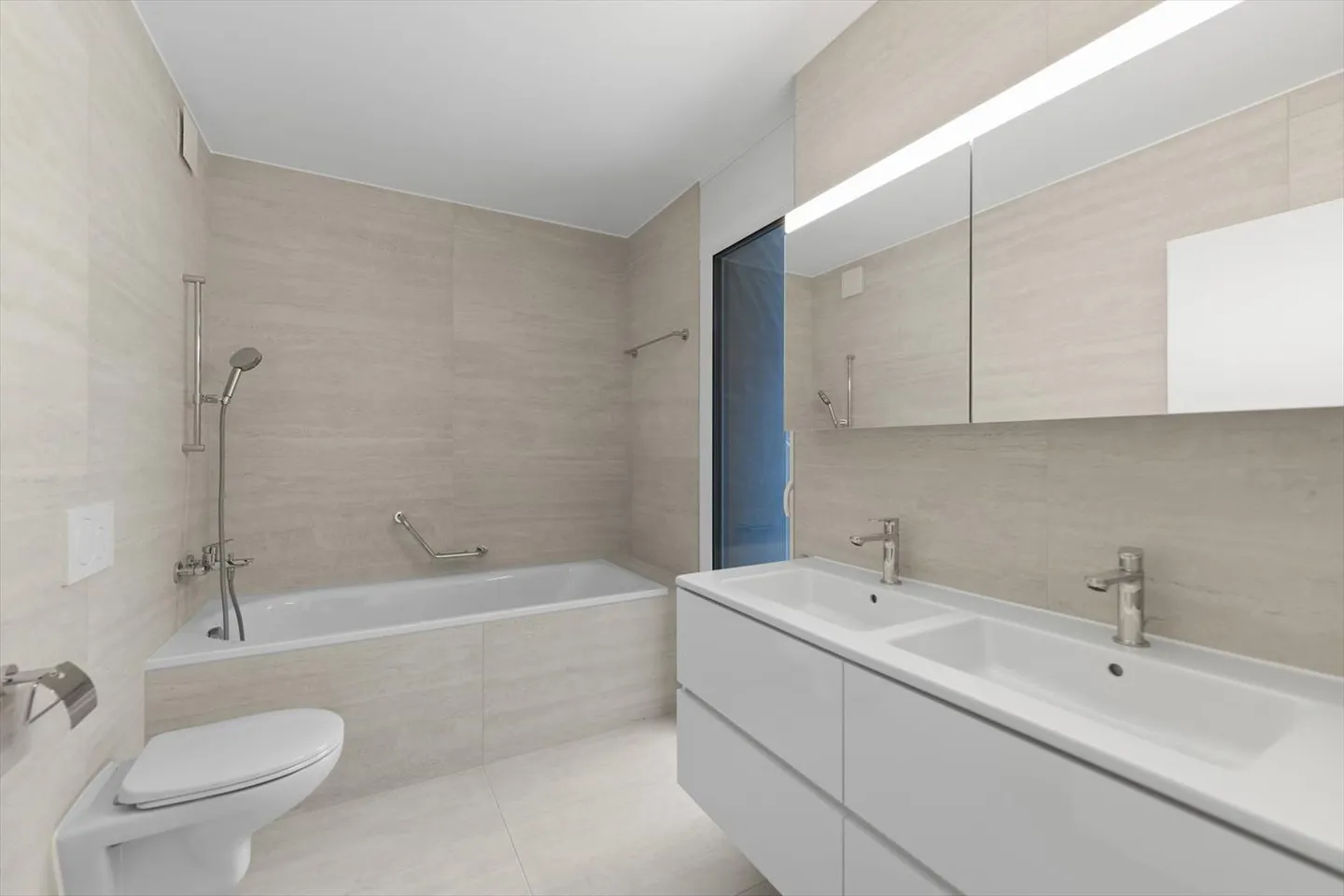 Chic Apartments by Lake Rolle - Photo 7 of 9