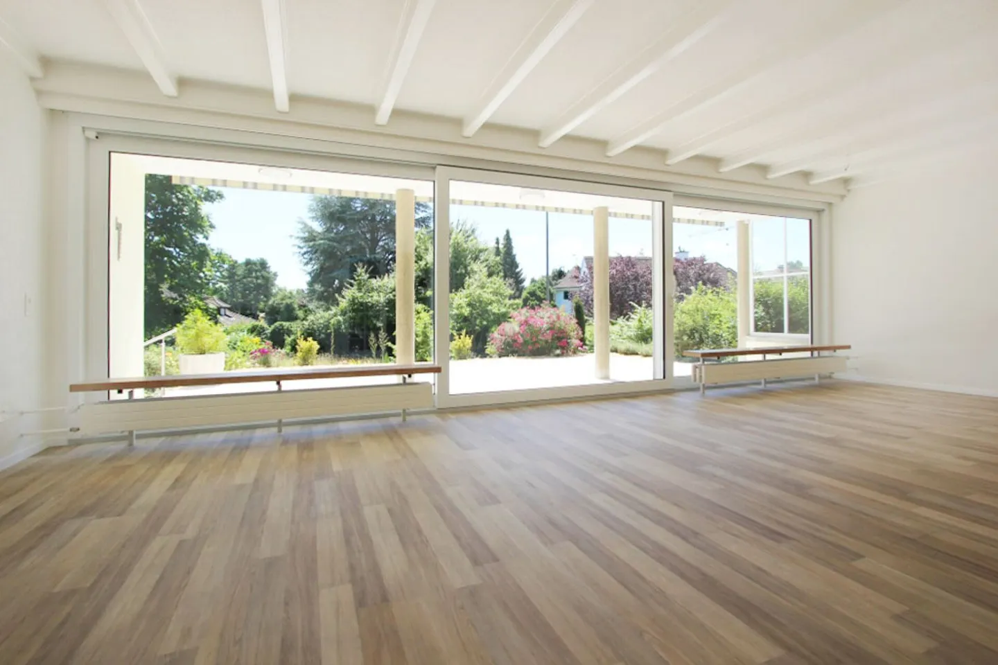 Casa unifamiliare in stile bungalow con grande giardino - Foto 4 di 11