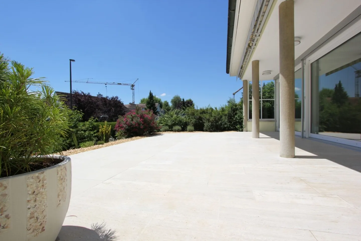 Casa unifamiliare in stile bungalow con grande giardino - Foto 7 di 11