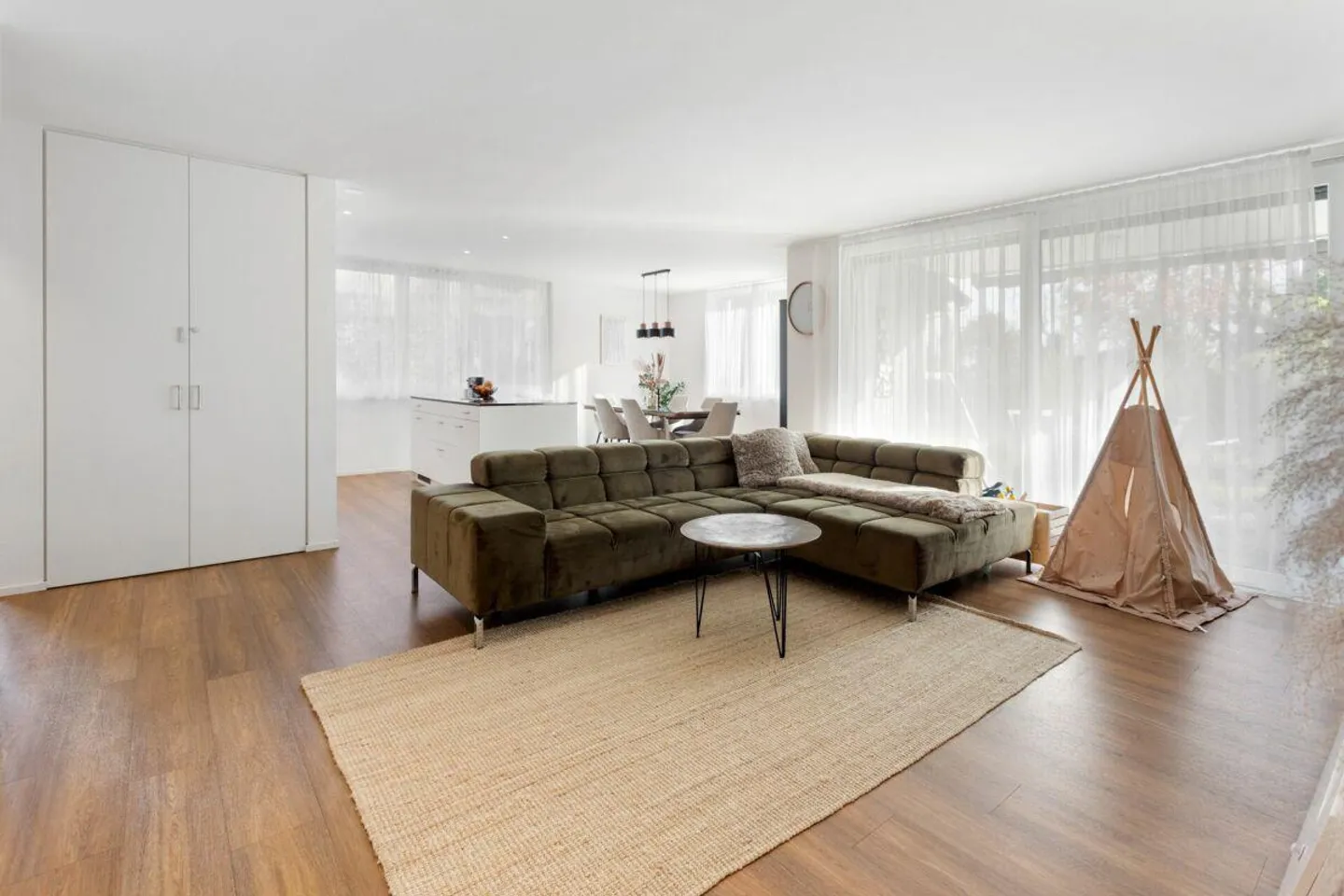 4.5-Room Garden Apartment with Style - Elegance and Comfort in Weinfelden - Photo 3 of 10