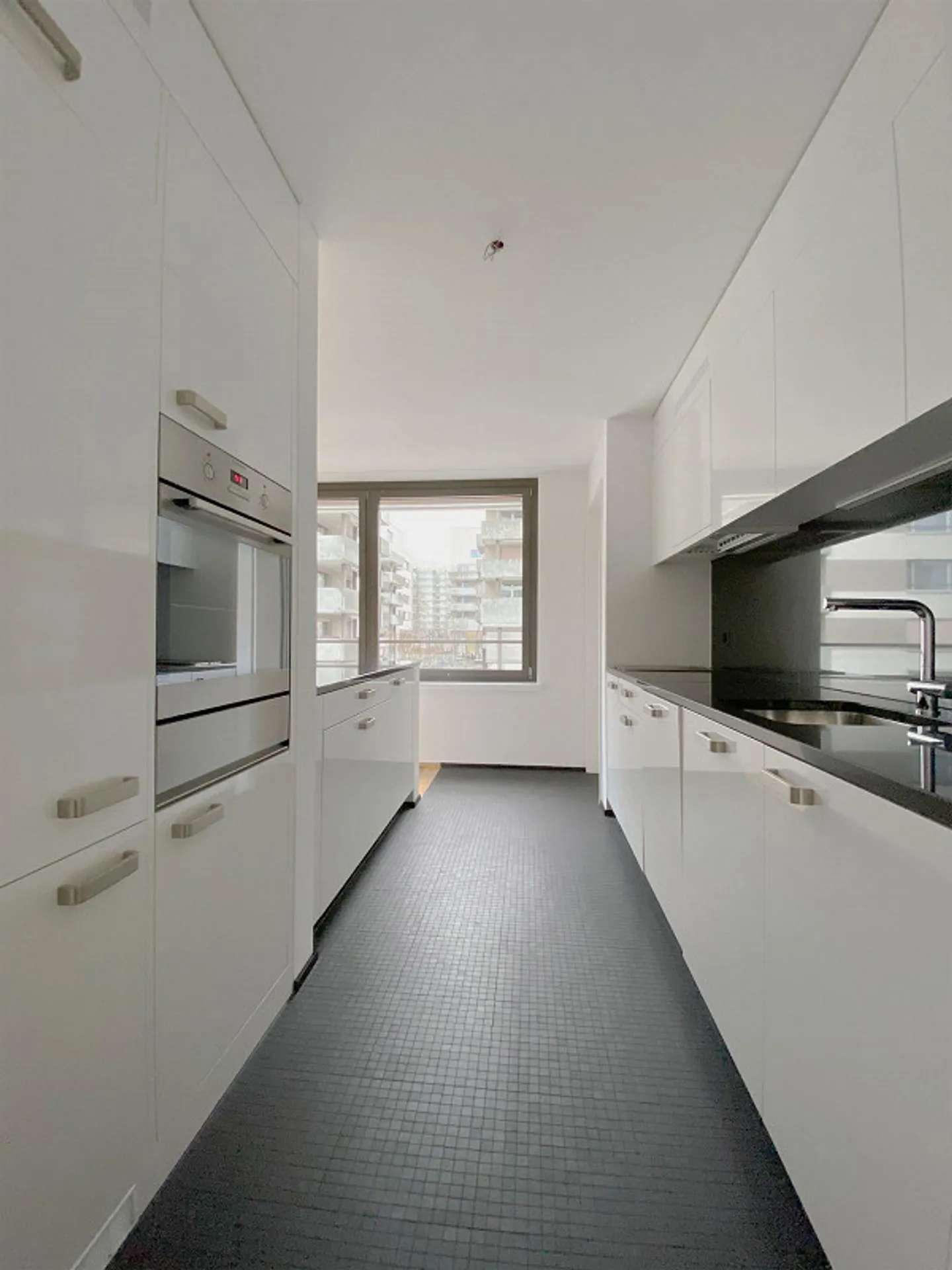 Apartment for rent - Photo 3 of 5