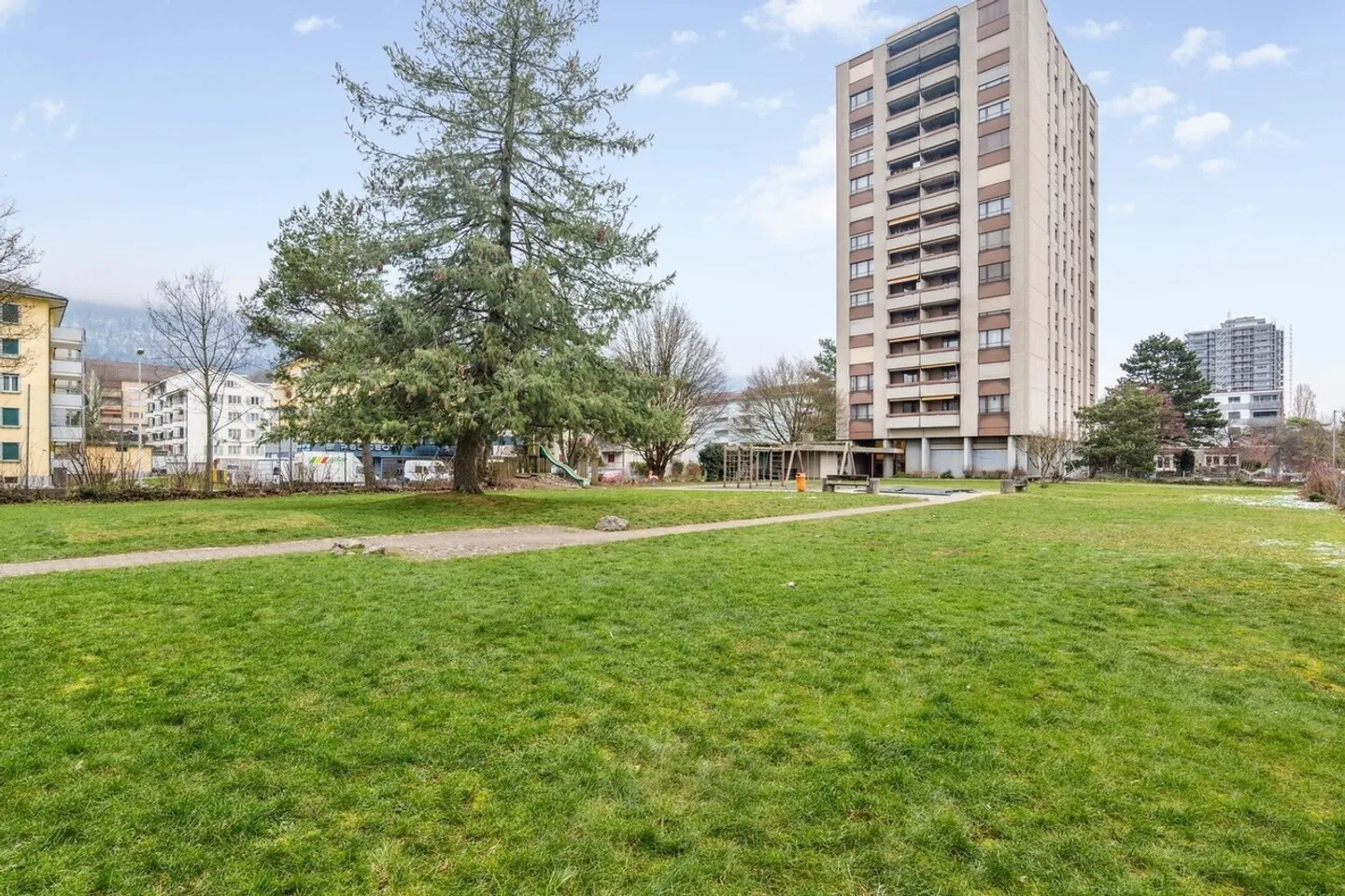 Confortable et spacieux - avec place de parking ! - Photo 2 sur 7