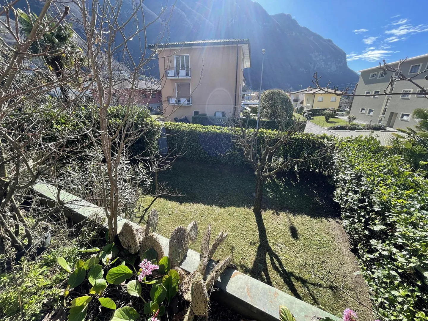 AMPIA CASA GEMELLA 5.5 CON GIARDINO - Foto 5 di 9