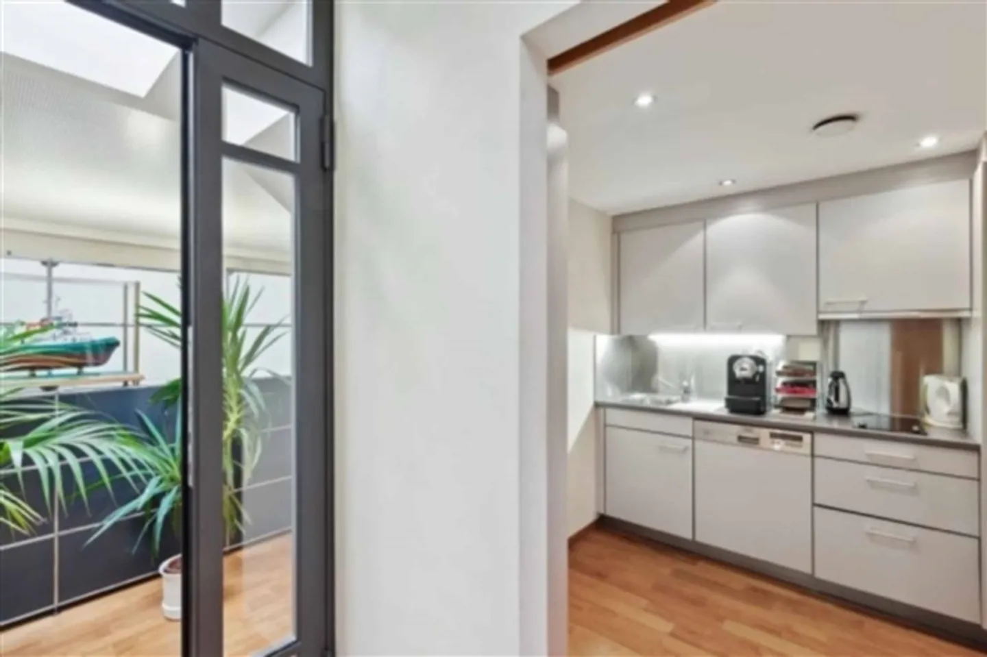 For Sale: Office PPE 150 m² Near the Waterfront Free of All Residents - Photo 5 of 11