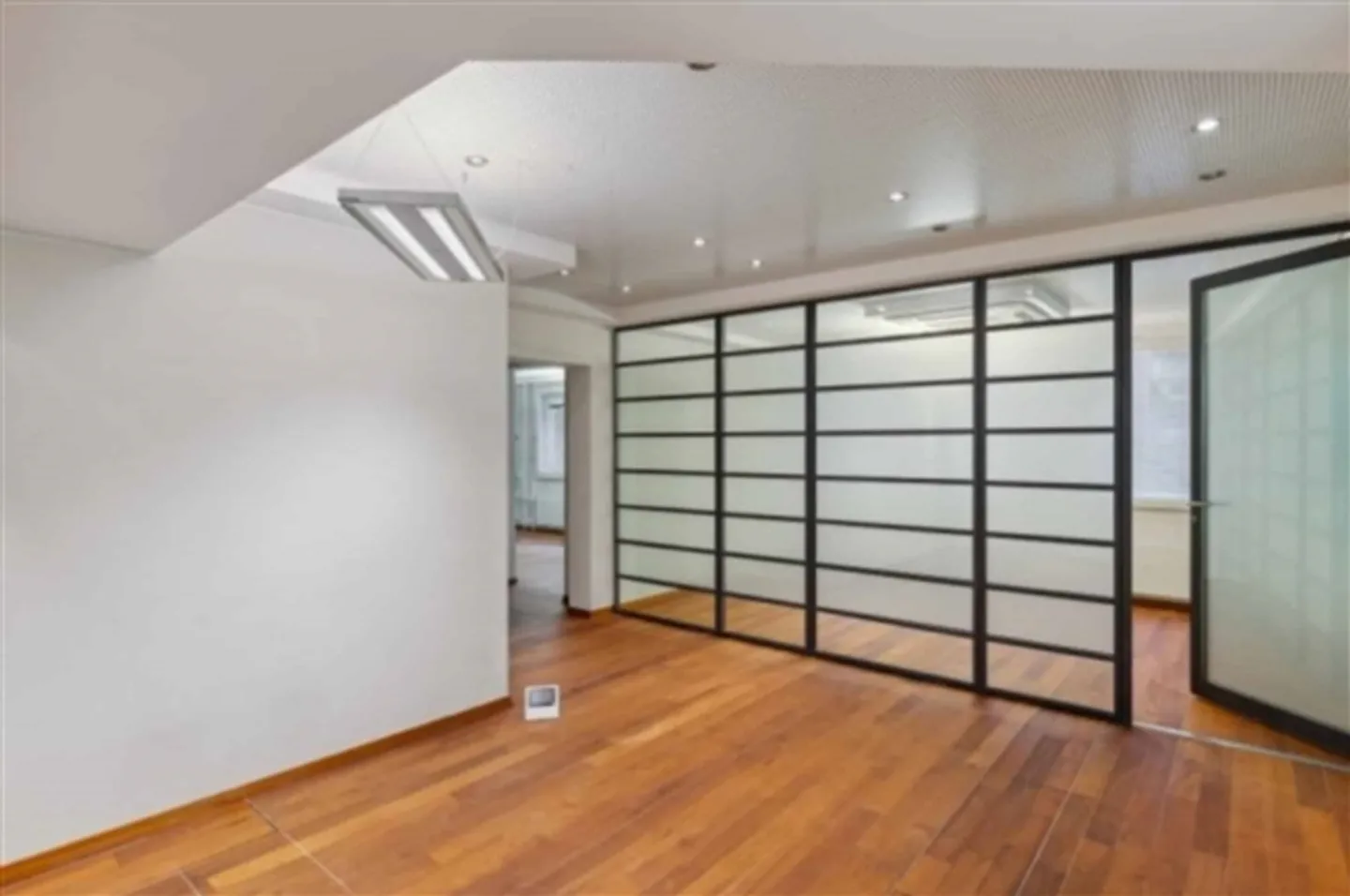 For Sale: Office PPE 150 m² Near the Waterfront Free of All Residents - Photo 7 of 11