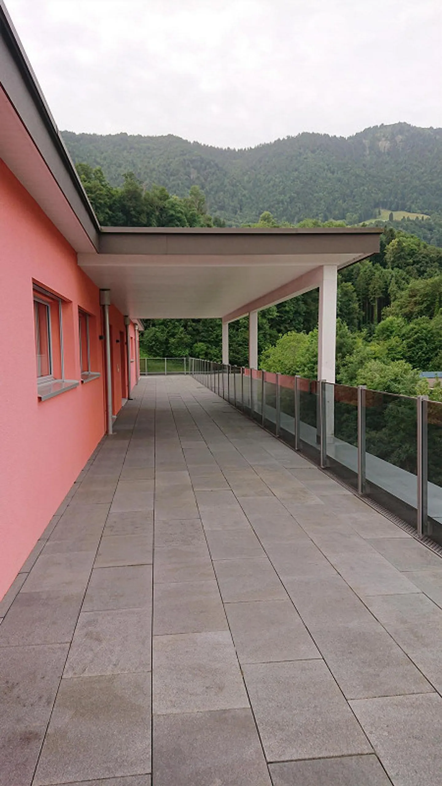 Emplacement de circulation optimal, attrayant, inondé de lumière - Photo 21 sur 22