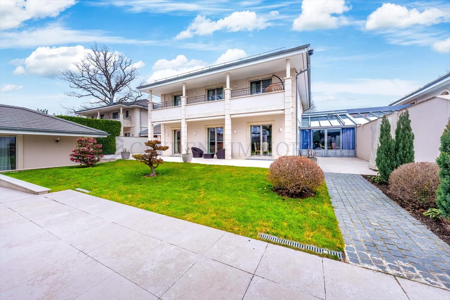 Villa di Eccezione con Piscina e Casa della Piscina - Foto 1 di 13