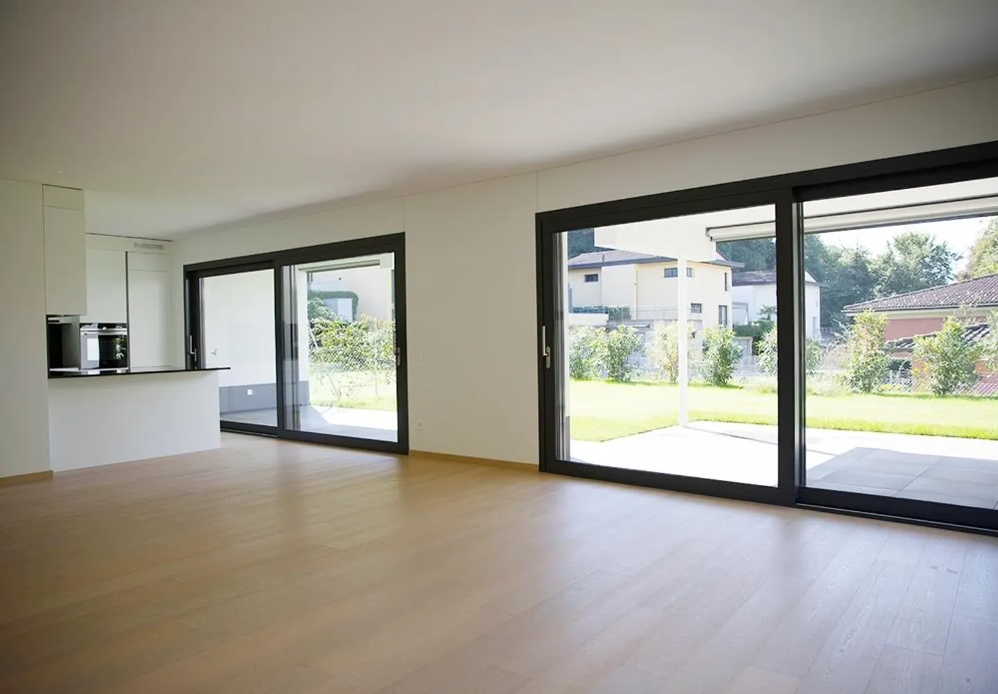Montagnola, geräumige und moderne 4.5-Zimmer-Wohnung mit privatem Garten - Foto 4 von 20