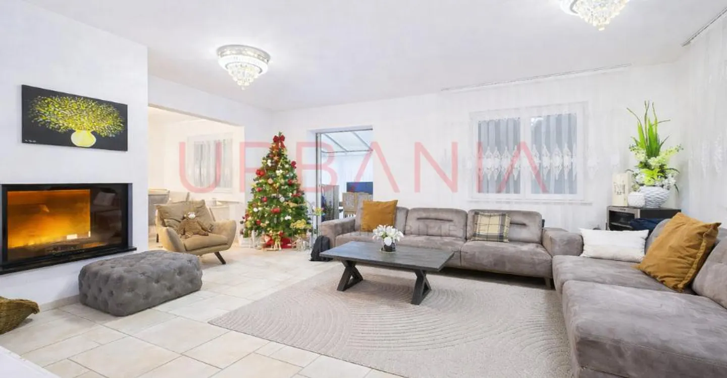 Villa rénovée avec double logement - Photo 1 sur 4