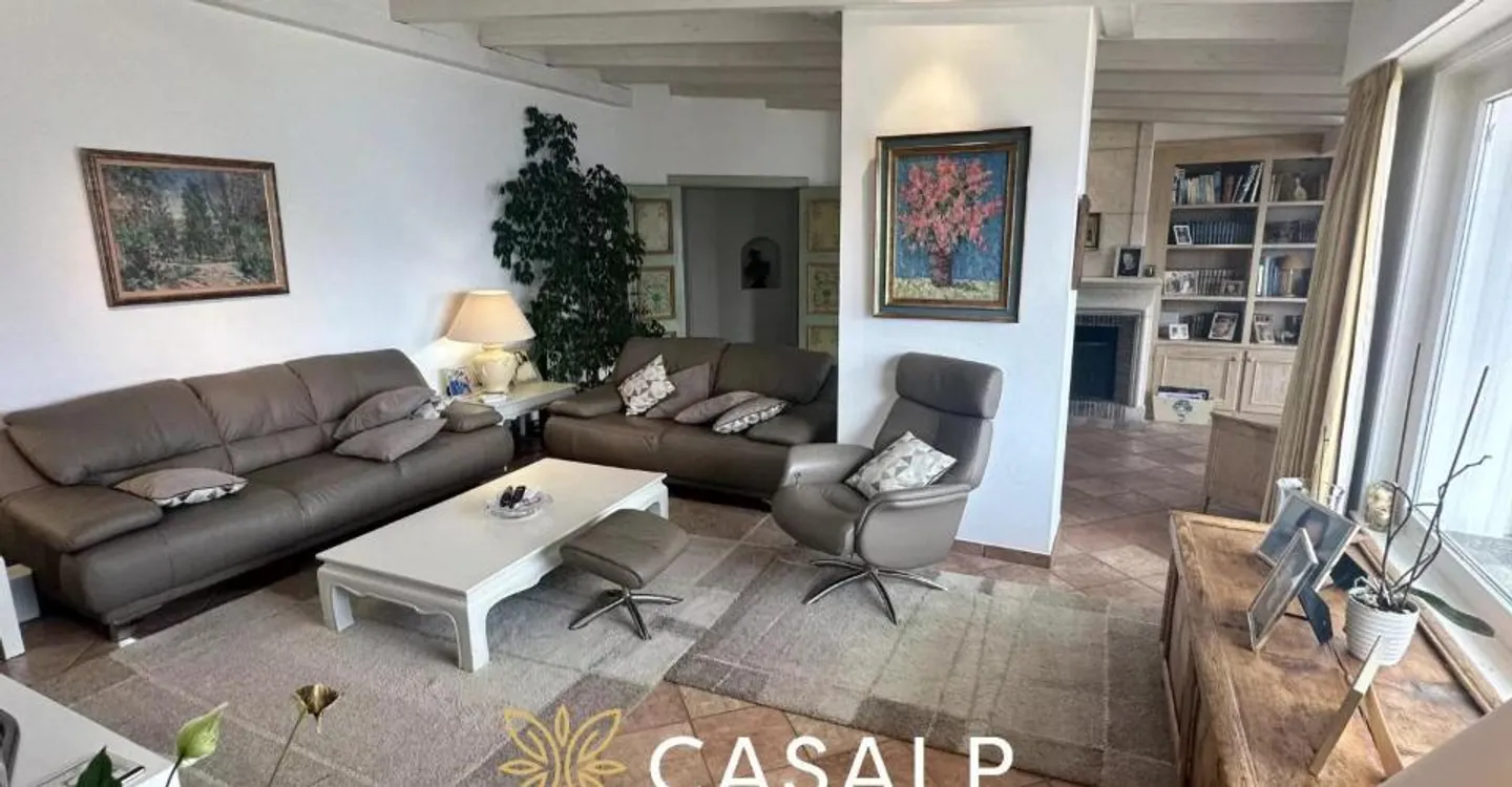 Ampio attico di lusso con piscina interna - Foto 2 di 11