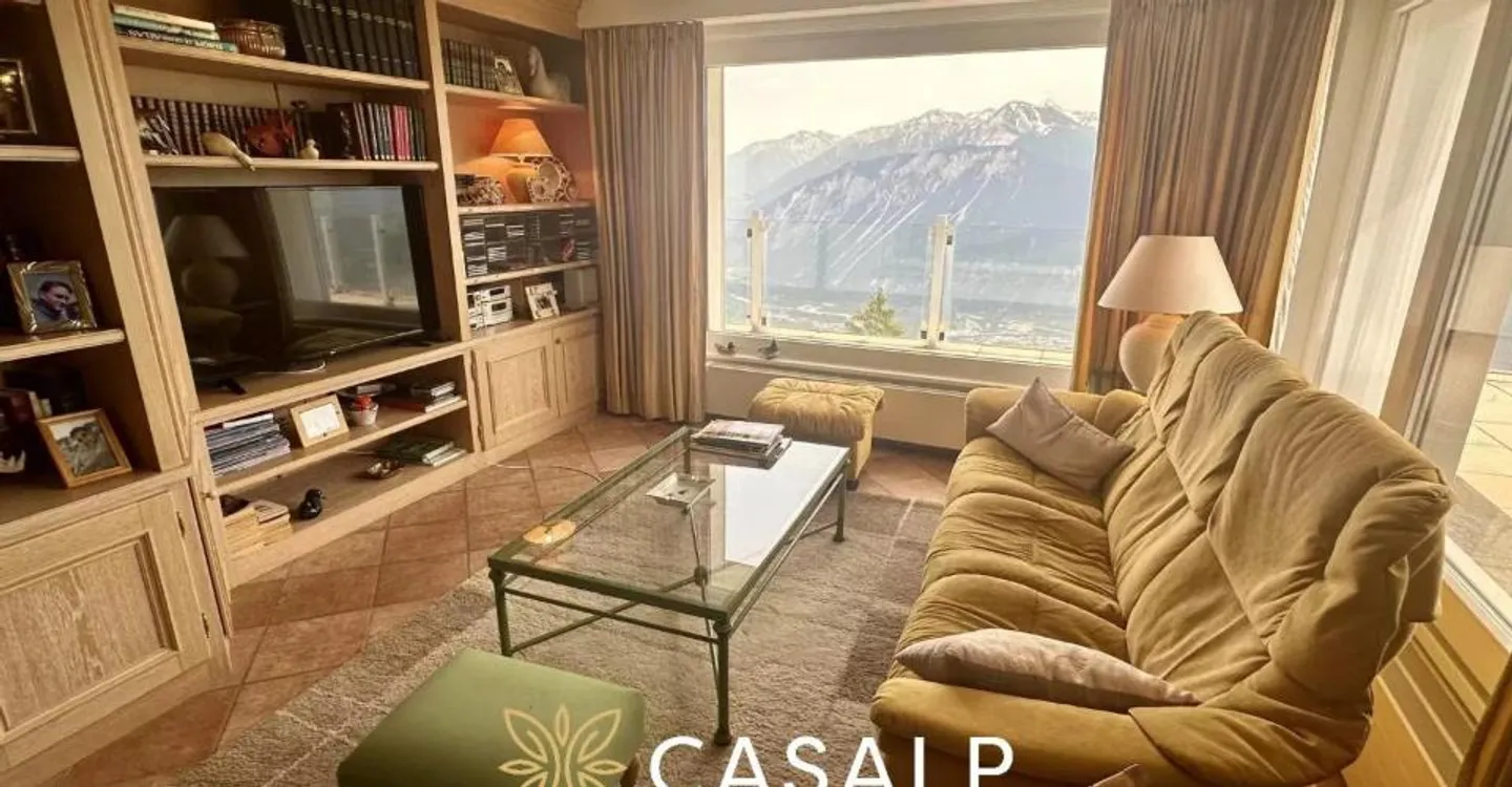 Ampio attico di lusso con piscina interna - Foto 3 di 11