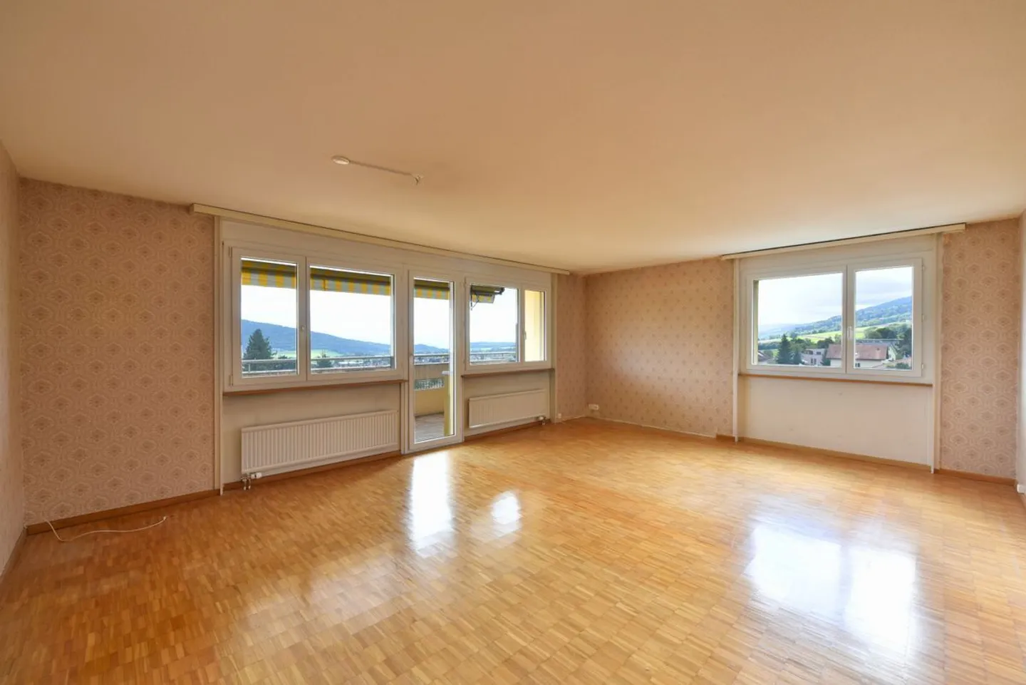 Helle 4,5-Zimmer-Wohnung mit Balkon und Parkplatz - Foto 3 von 6