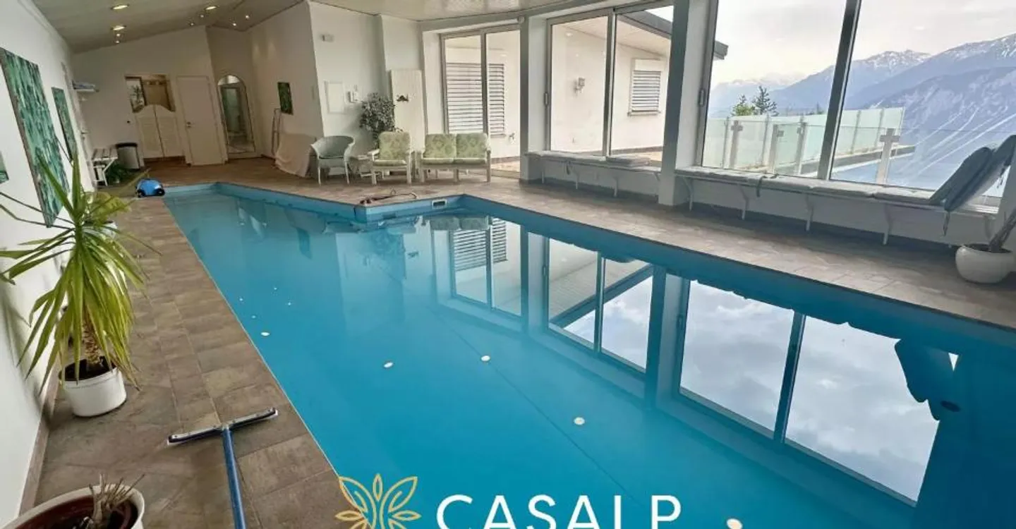 Ampio attico di lusso con piscina interna - Foto 1 di 11
