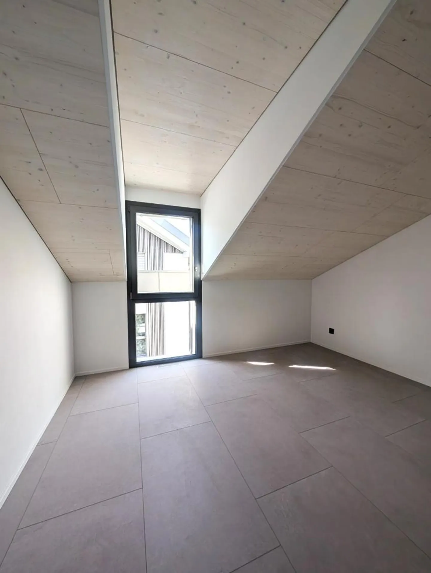 3.5 Room Apartment - Photo 5 of 5