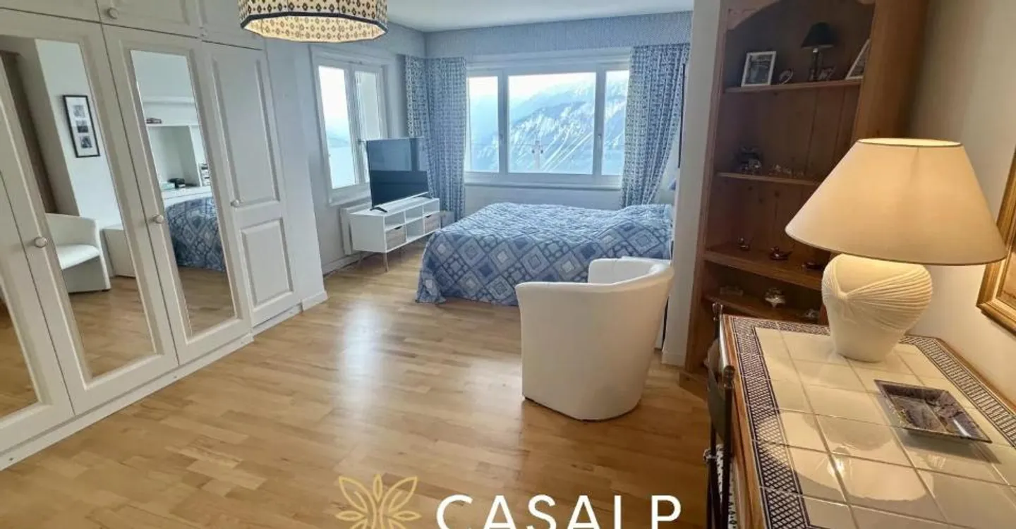 Ampio attico di lusso con piscina interna - Foto 8 di 11