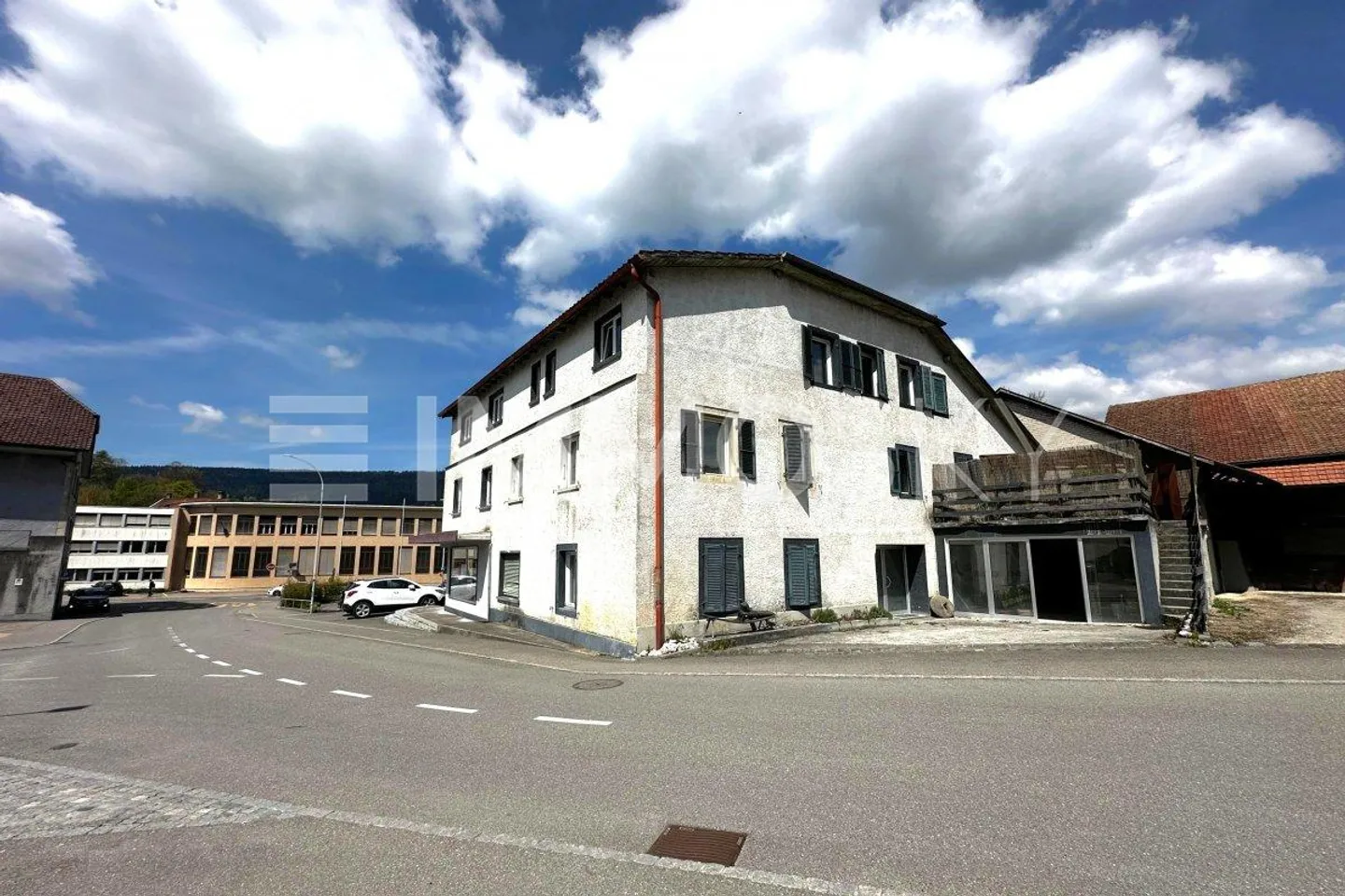 Ertragsstarkes Mehrfamilienhaus mit Wohn- und Gewerbeflächen - Foto 2 von 5