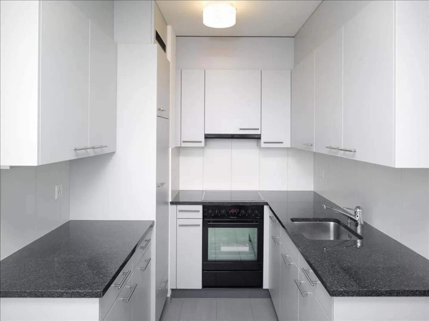 Vivre près de la piscine Eglisee et de la gare Badischer! - Photo 4 sur 5