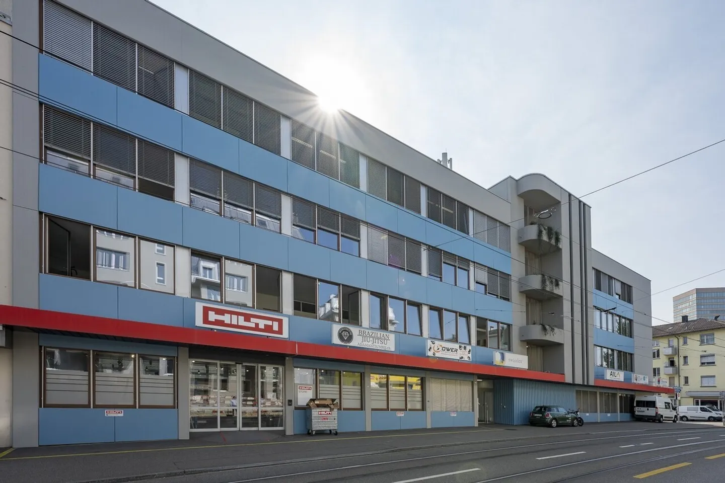 Spazio pronto per essere abitato con terrazza sul tetto nel cuore di Oerlikon - Foto 12 di 12