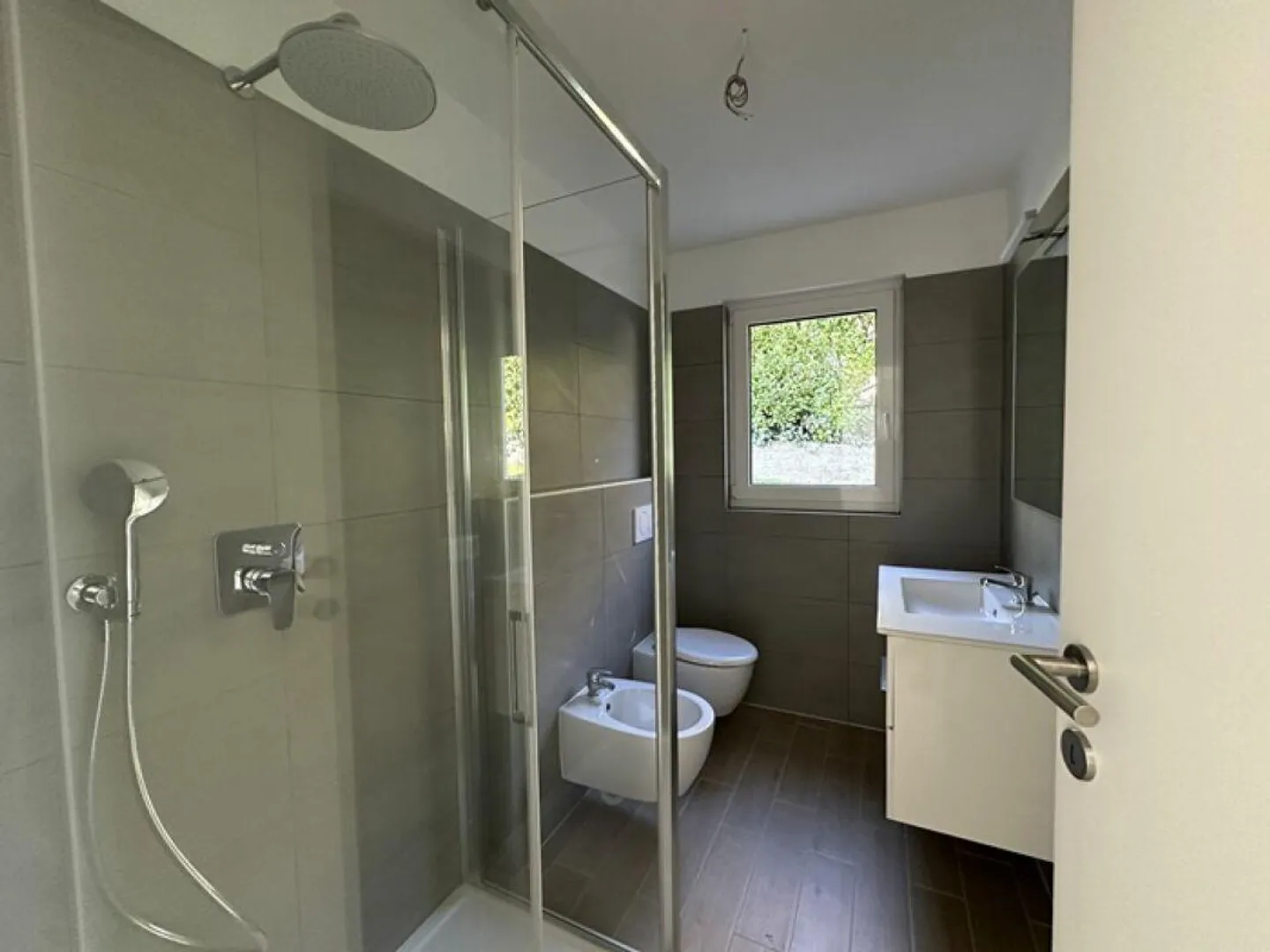 Appartement moderne et lumineux de 3,5 pièces avec jardin privé et grande terrasse - Photo 9 sur 14