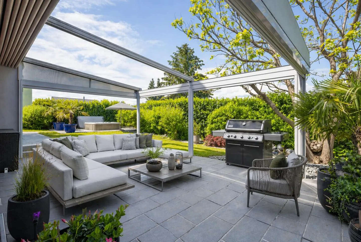 Geräumiges Einfamilienhaus mit Garten - Foto 3 von 7