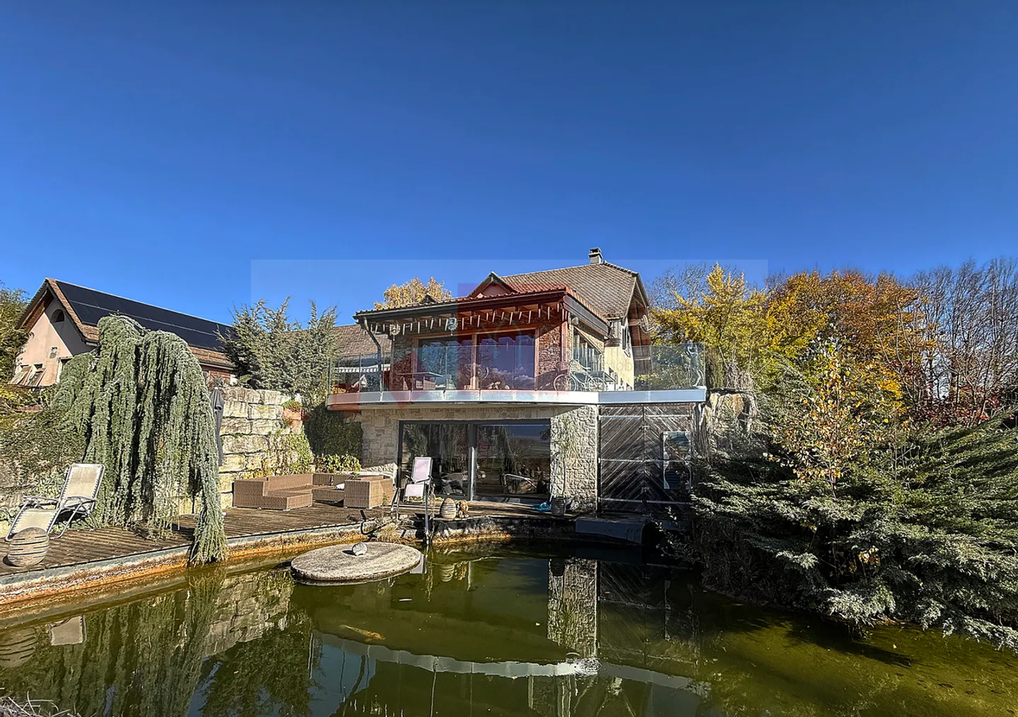 Magnifique propriété de 10,5 pièces, offrant un agréable cadre de vie  - Photo 2 sur 5