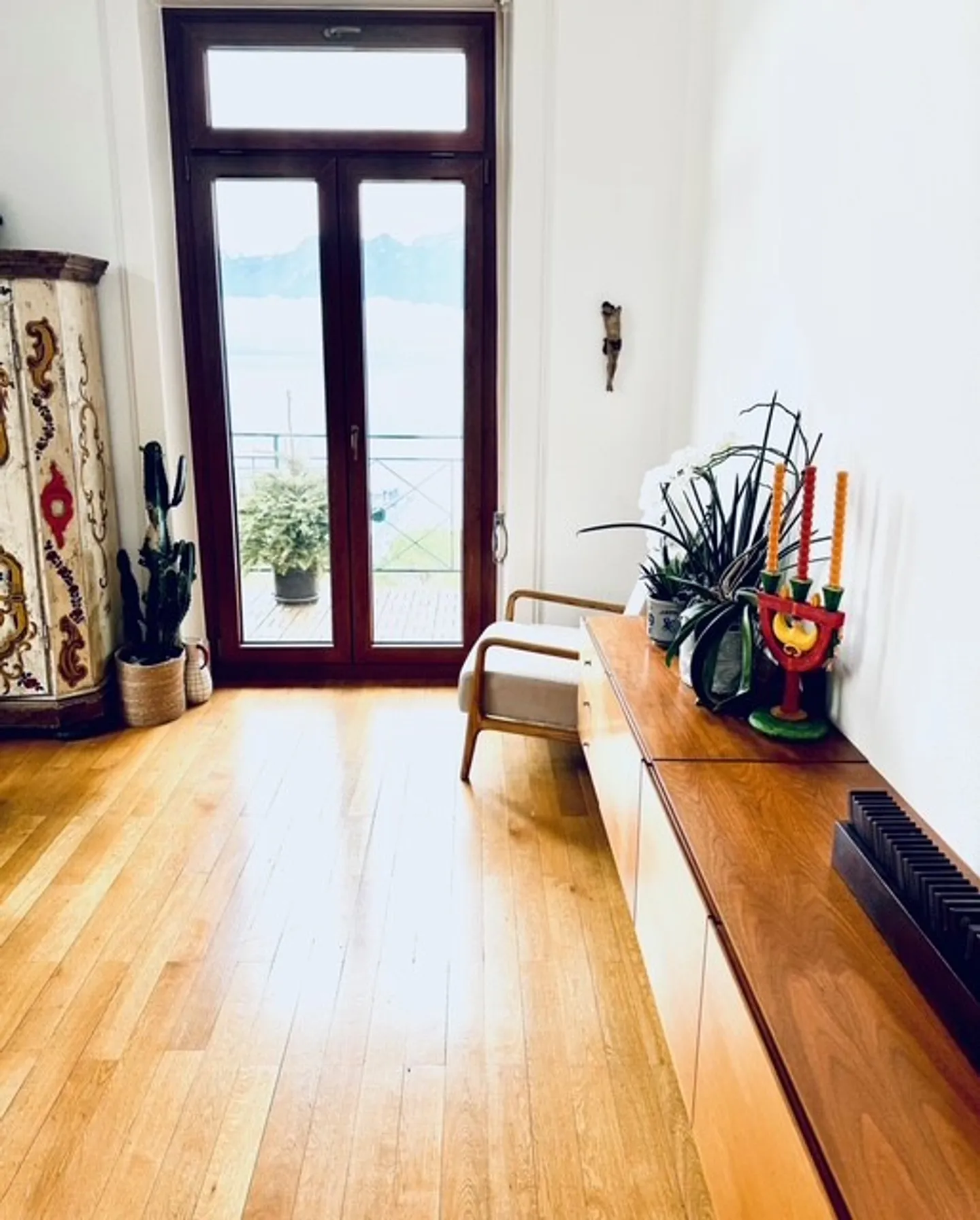 Bell'appartamento con una vista mozzafiato sul lago e sulle montagne. - Foto 3 di 11