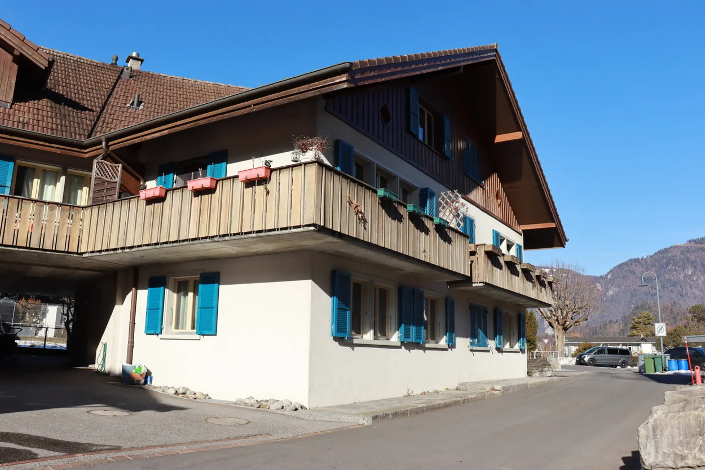 Appartement 3.5 pièces à Wilderswil incluant 2 places de parking - Photo 1 sur 7