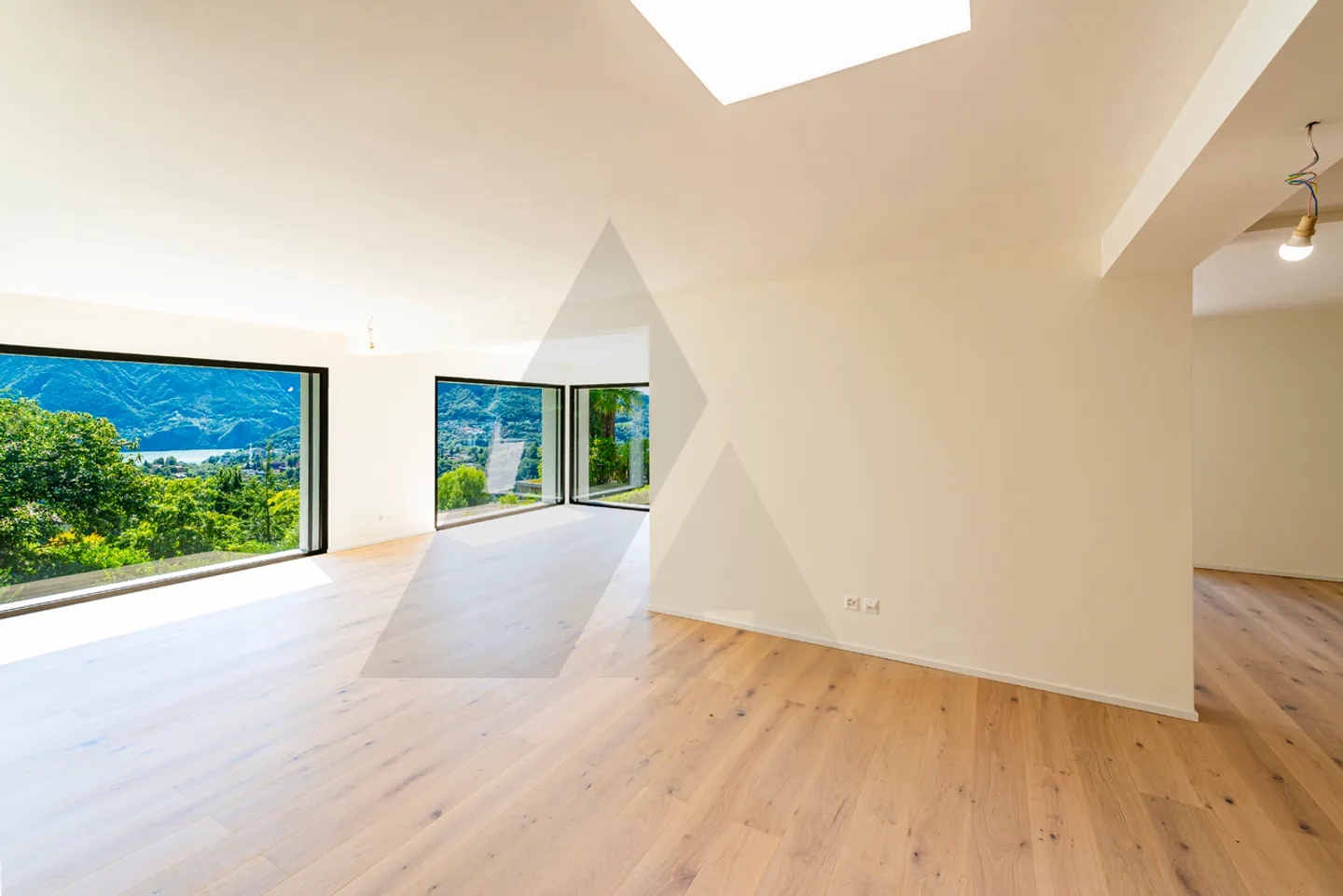 VILLA ULTIMATA IMMERSA NEL VERDE CON VISTA PANORAMICA - Foto 6 di 15
