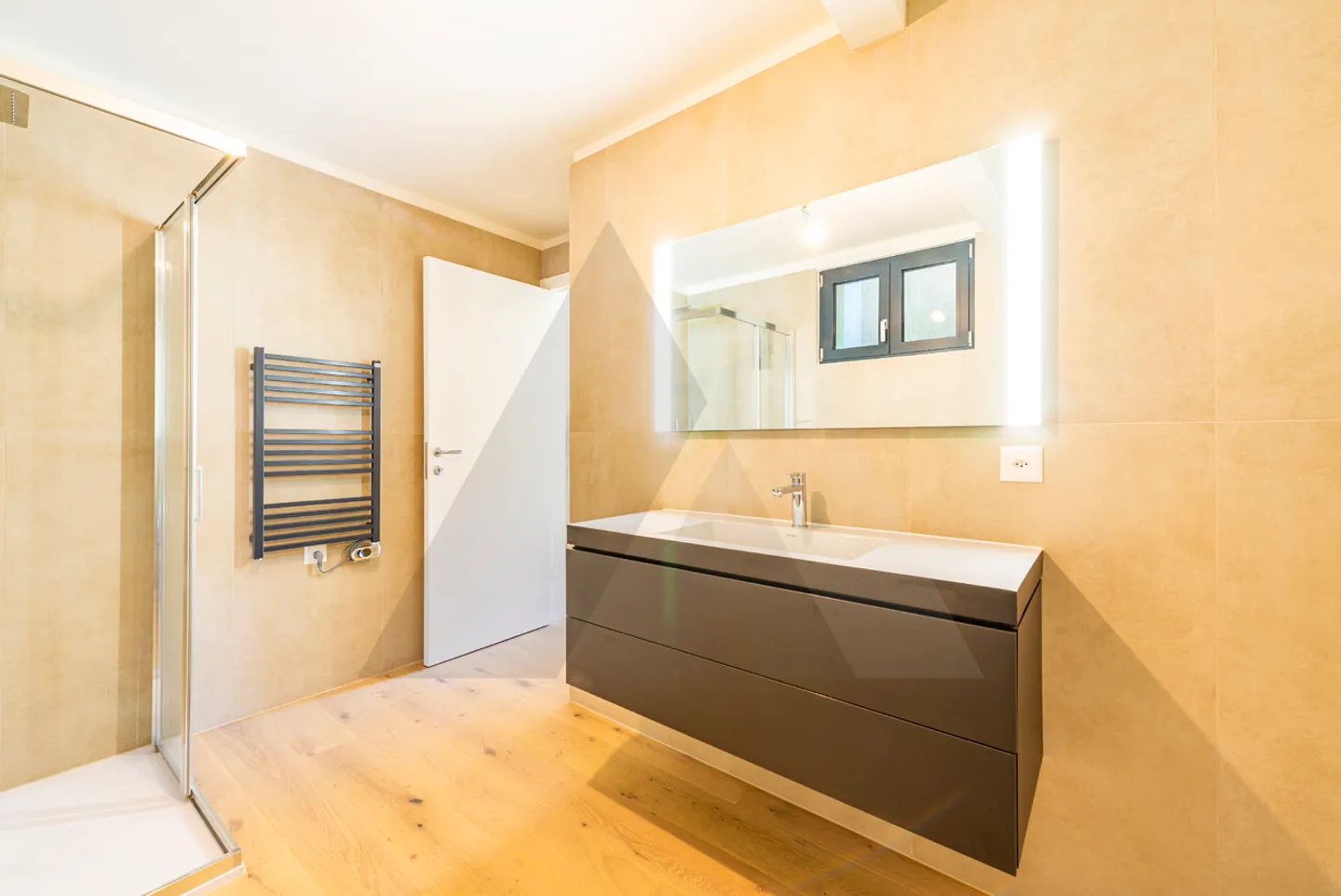 VILLA ULTIMATA IMMERSA NEL VERDE CON VISTA PANORAMICA - Foto 8 di 15