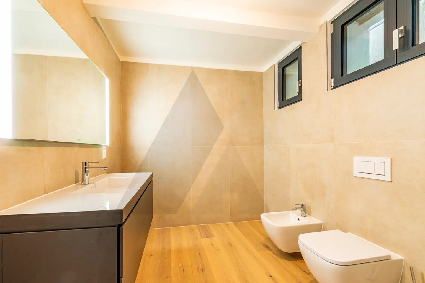 VILLA ULTIMATA IMMERSA NEL VERDE CON VISTA PANORAMICA - Foto 9 di 15
