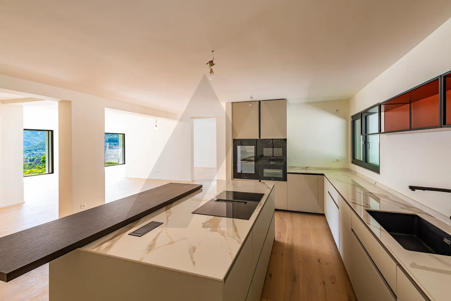 VILLA ULTIMATA IMMERSA NEL VERDE CON VISTA PANORAMICA - Foto 10 di 15