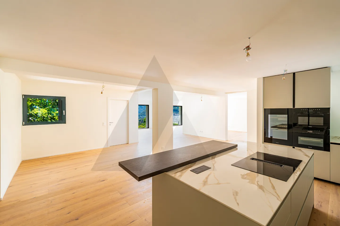 VILLA ULTIMATA IMMERSA NEL VERDE CON VISTA PANORAMICA - Foto 11 di 15