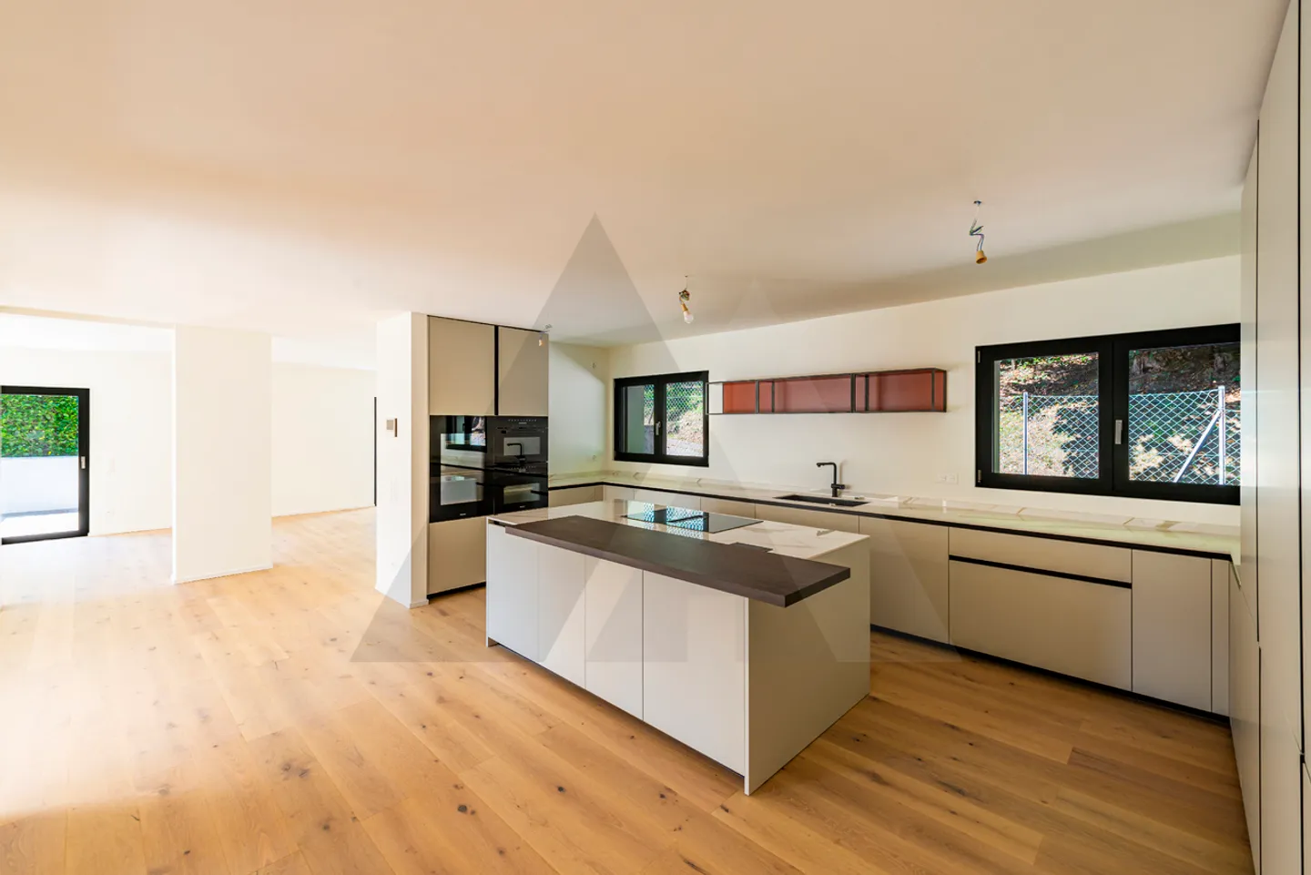 VILLA ULTIMATA IMMERSA NEL VERDE CON VISTA PANORAMICA - Foto 12 di 15